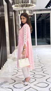 Aamna Sharif feet photo thumbnail