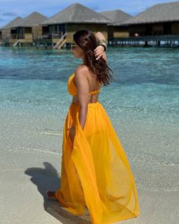 Aamna Sharif feet photo thumbnail