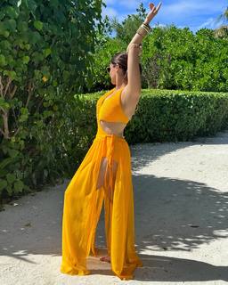 Aamna Sharif feet photo thumbnail