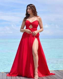 Aamna Sharif feet photo thumbnail