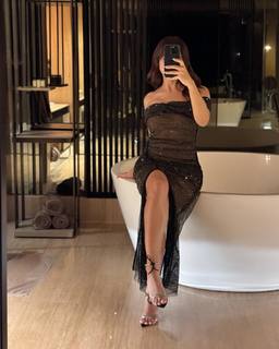 Aamna Sharif feet photo thumbnail