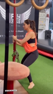 Aamna Sharif feet photo thumbnail