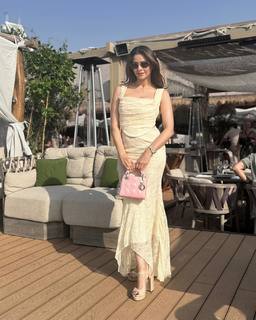 Aamna Sharif feet photo thumbnail