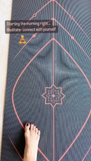 Aamna Sharif feet photo thumbnail