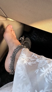 Aamna Sharif feet photo thumbnail