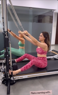 Aamna Sharif feet photo thumbnail