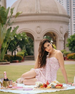 Aamna Sharif feet photo thumbnail