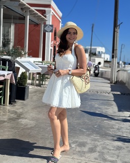 Aamna Sharif feet photo thumbnail