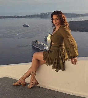 Aamna Sharif feet photo thumbnail