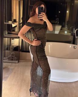 Aamna Sharif feet photo thumbnail