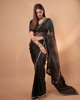 Aamna Sharif feet photo thumbnail