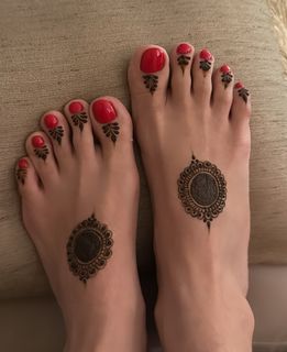 Aamna Sharif feet photo thumbnail