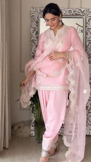 Aamna Sharif feet photo thumbnail