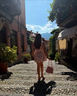 Aamna Sharif feet photo thumbnail