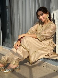 Aamna Sharif feet photo thumbnail