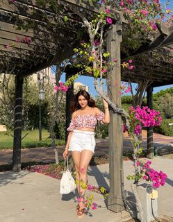 Aamna Sharif feet photo thumbnail