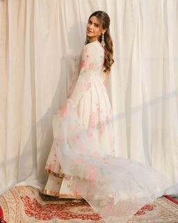 Aamna Sharif feet photo 12