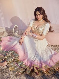 Aamna Sharif feet photo 6