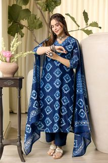 Aamna Sharif feet photo 12