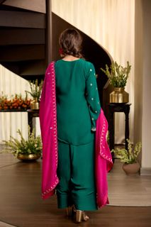 Aamna Sharif feet photo 10