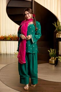 Aamna Sharif feet photo 8