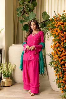 Aamna Sharif feet photo 6