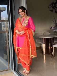 Aamna Sharif feet photo 2