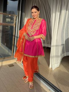 Aamna Sharif feet photo 1