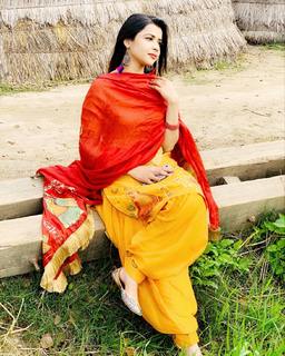 Aamreen Sharma feet photo 1