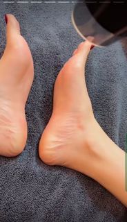 Aamreen Sharma feet photo 10