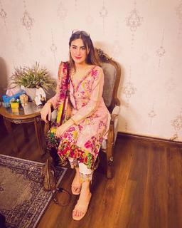 Aaniat Khalid feet photo 20