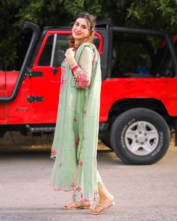 Aaniat Khalid feet photo 4