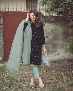 Aaniat Khalid feet photo 8
