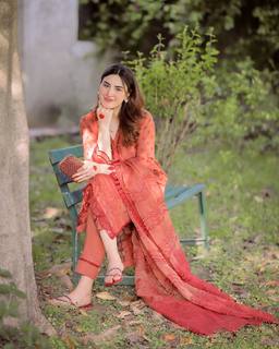 Aaniat Khalid feet photo 2