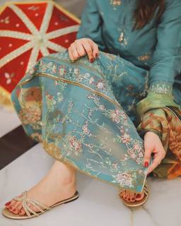 Aaniat Khalid feet photo 17