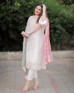 Aaniat Khalid feet photo 18