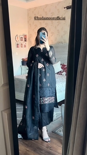 Aaniat Khalid feet photo 14