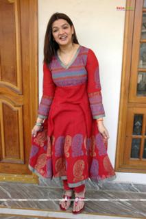 Aarti Agarwal feet photo 11