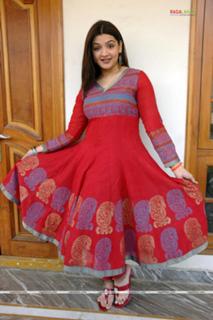 Aarti Agarwal feet photo 10