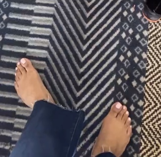 Aarti Sequeira feet photo 15