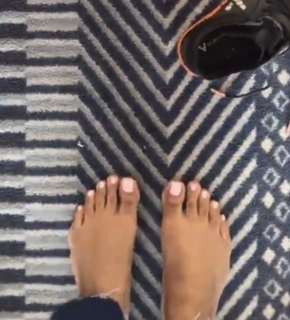 Aarti Sequeira feet photo 14