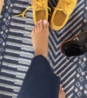 Aarti Sequeira feet photo 13