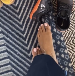 Aarti Sequeira feet photo 11
