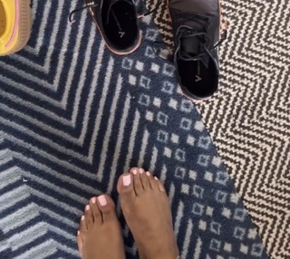 Aarti Sequeira feet photo 10