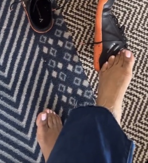 Aarti Sequeira feet photo 9
