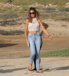 Abbey Clancy feet photo thumbnail