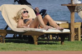 Abbey Clancy feet photo thumbnail