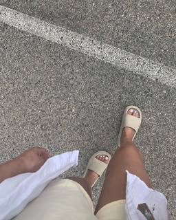 Abbey Hoes feet photo 8