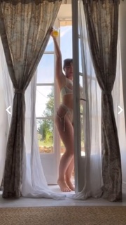 Abbey Hoes feet photo 9