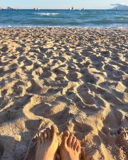 Abbey Lee feet photo thumbnail